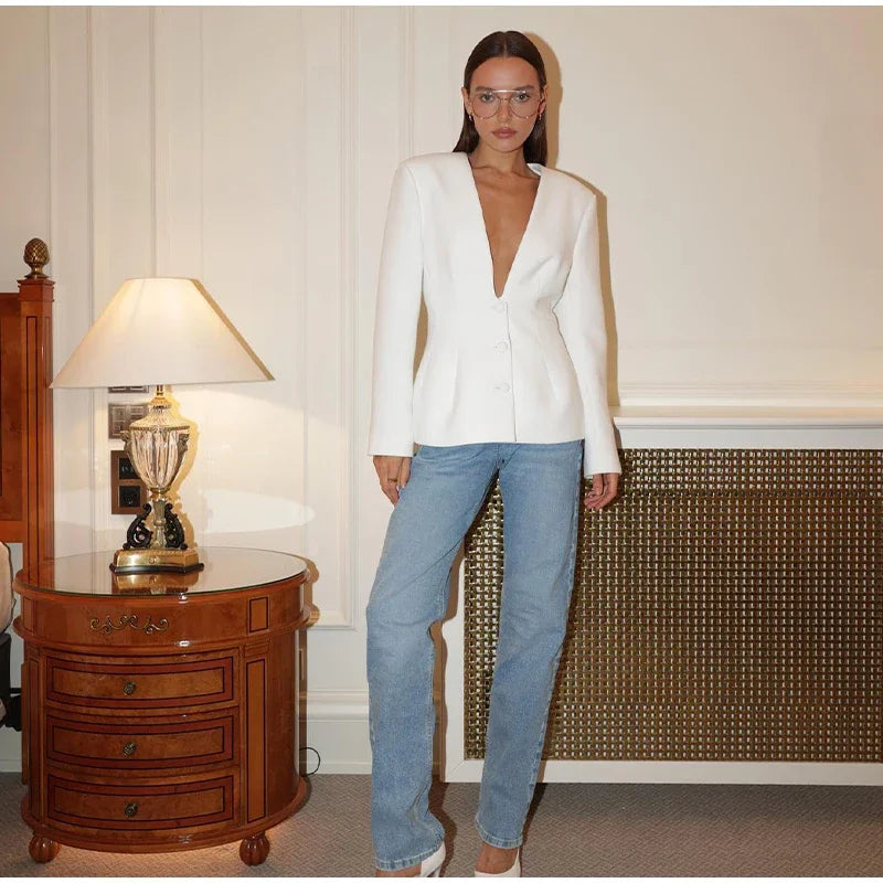 Sophisticated White Power Suit – Tailored Blazer and High-Waisted Pants Ensemble