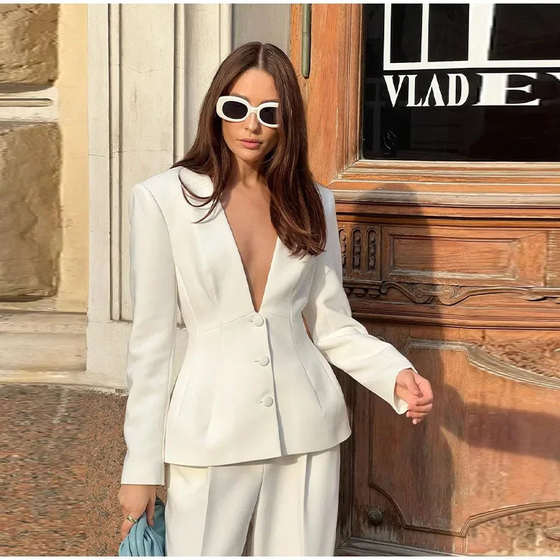 Sophisticated White Power Suit – Tailored Blazer and High-Waisted Pants Ensemble