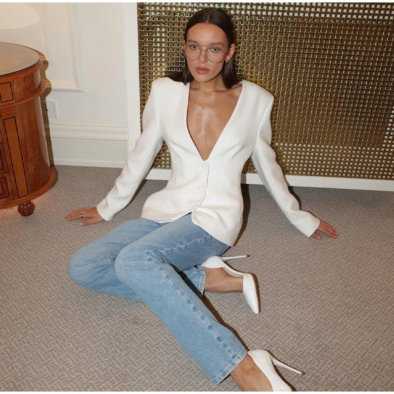 Sophisticated White Power Suit – Tailored Blazer and High-Waisted Pants Ensemble