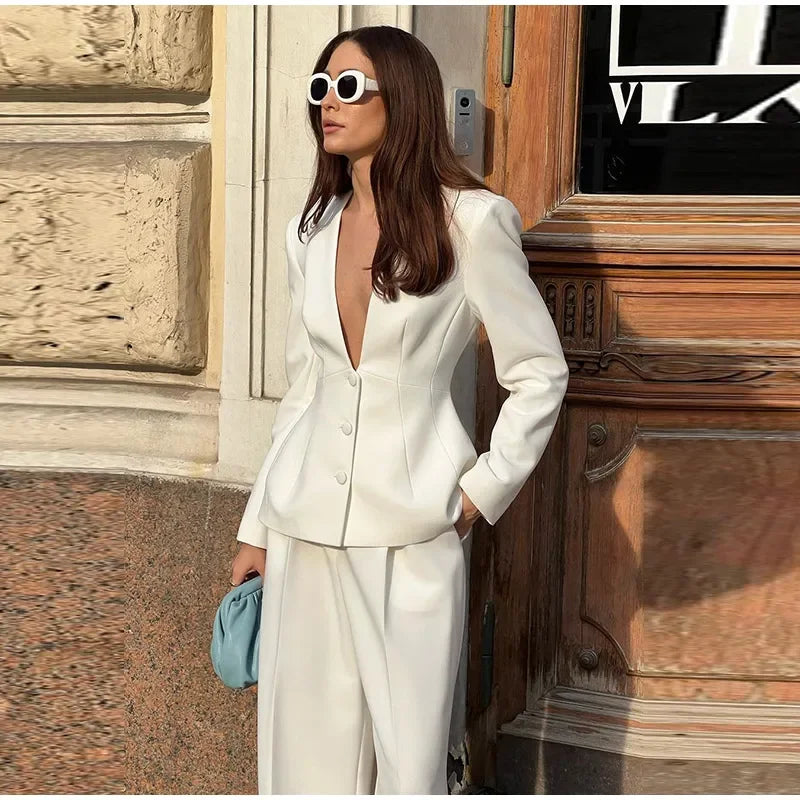 Sophisticated White Power Suit – Tailored Blazer and High-Waisted Pants Ensemble